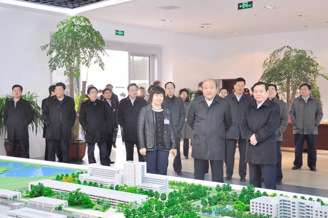 市委书记、市人大常委会主任张少军（右二）一行来我公司参观时的情景